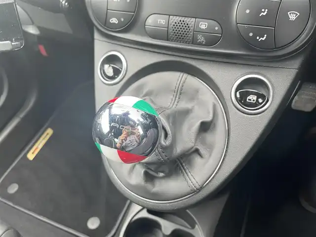 アバルト ５９５ スコルピオーネオーロ 福岡県 2021(令3)年 1.4万km 黒 ２００台限定車/レコードモンツァ（マフラー）/BeatsAudioプレミアムサウンドシステム/専用ハーフレザー/社外メモリナビ　/・地デジ/・Bluetooth/・バックカメラ/ブーストメーター/ステアリングスイッチ/KONI製リアアブソーバー/純正ツインスポーク１７ＡＷ/ドラレコ/ＥＴＣ
