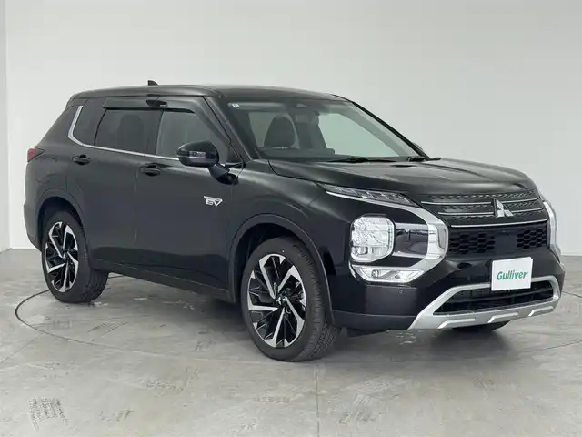 三菱 アウトランダー ＰＨＥＶ G 愛知県 2024(令6)年 0.1万km アメジストブラック 4WD/寒冷地仕様/マイパイロット/　　・レーダークルーズコントロール/　　・車線維持支援機能/メーカーオプション純正9インチスマホ連動ナビゲーション/　　・Bluetooth/フルセグTV/HDMI/マルチアラウンドモニター/ヘッドアップディスプレイ/置くだけ充電/AC100V/ステアリングリモコン/ステアリングヒーター/ハーフレザーシート/パワーシート（D席）/シートヒーター（前席）/純正テールゲートスポイラー/純正18インチアルミホイール/アダプティブLEDヘッドライト/オートマチックハイビーム/フォグランプ（前/後）/ブラインドスポットモニター/ダウンヒルアシストコントロール/スペアキー