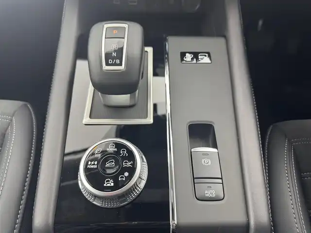 三菱 アウトランダー ＰＨＥＶ G 愛知県 2024(令6)年 0.1万km アメジストブラック 4WD/寒冷地仕様/マイパイロット/　　・レーダークルーズコントロール/　　・車線維持支援機能/メーカーオプション純正9インチスマホ連動ナビゲーション/　　・Bluetooth/フルセグTV/HDMI/マルチアラウンドモニター/ヘッドアップディスプレイ/置くだけ充電/AC100V/ステアリングリモコン/ステアリングヒーター/ハーフレザーシート/パワーシート（D席）/シートヒーター（前席）/純正テールゲートスポイラー/純正18インチアルミホイール/アダプティブLEDヘッドライト/オートマチックハイビーム/フォグランプ（前/後）/ブラインドスポットモニター/ダウンヒルアシストコントロール/スペアキー