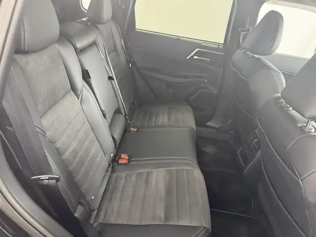三菱 アウトランダー ＰＨＥＶ G 愛知県 2024(令6)年 0.1万km アメジストブラック 4WD/寒冷地仕様/マイパイロット/　　・レーダークルーズコントロール/　　・車線維持支援機能/メーカーオプション純正9インチスマホ連動ナビゲーション/　　・Bluetooth/フルセグTV/HDMI/マルチアラウンドモニター/ヘッドアップディスプレイ/置くだけ充電/AC100V/ステアリングリモコン/ステアリングヒーター/ハーフレザーシート/パワーシート（D席）/シートヒーター（前席）/純正テールゲートスポイラー/純正18インチアルミホイール/アダプティブLEDヘッドライト/オートマチックハイビーム/フォグランプ（前/後）/ブラインドスポットモニター/ダウンヒルアシストコントロール/スペアキー
