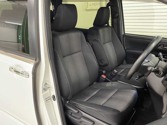 トヨタ ヴォクシー ZS 煌 熊本県 2018(平30)年 9.7万km ホワイトパールクリスタルシャイン アルパイン11インチナビ/（CD/DVD/フルセグTV/BT、HDMI）/バックカメラ/アルパイン12.8インチフリップダウンモニター/ETC/クルーズコントロール/オートハイビーム/オートライト/トヨタセーフティーセンス/両側パワースライドドア/クルーズコントロール/LEDヘッドライト/ビルトインETC/純正16インチアルミホイール/プッシュスタート/スマートキー
