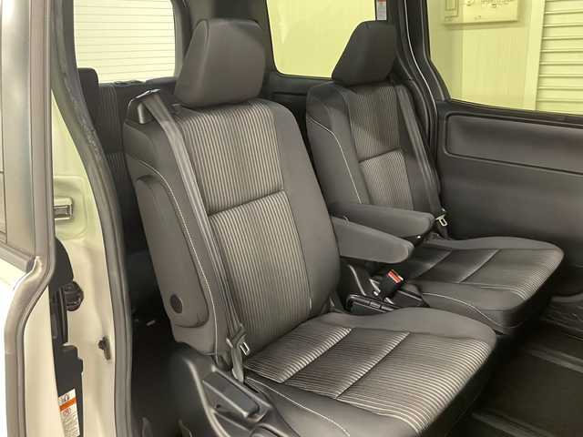 トヨタ ヴォクシー ZS 煌 熊本県 2018(平30)年 9.7万km ホワイトパールクリスタルシャイン アルパイン11インチナビ/（CD/DVD/フルセグTV/BT、HDMI）/バックカメラ/アルパイン12.8インチフリップダウンモニター/ETC/クルーズコントロール/オートハイビーム/オートライト/トヨタセーフティーセンス/両側パワースライドドア/クルーズコントロール/LEDヘッドライト/ビルトインETC/純正16インチアルミホイール/プッシュスタート/スマートキー