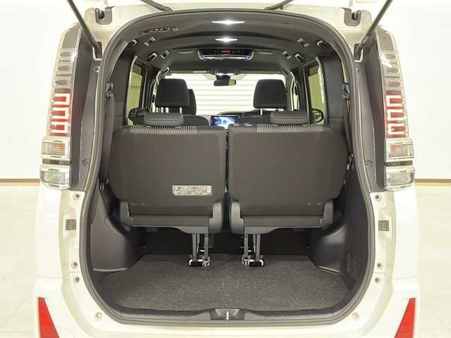 トヨタ ヴォクシー ZS 煌 熊本県 2018(平30)年 9.7万km ホワイトパールクリスタルシャイン アルパイン11インチナビ/（CD/DVD/フルセグTV/BT、HDMI）/バックカメラ/アルパイン12.8インチフリップダウンモニター/ETC/クルーズコントロール/オートハイビーム/オートライト/トヨタセーフティーセンス/両側パワースライドドア/クルーズコントロール/LEDヘッドライト/ビルトインETC/純正16インチアルミホイール/プッシュスタート/スマートキー
