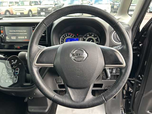 日産 デイズ ルークス HWS X Vセレ +SeftyⅡ 茨城県 2015(平27)年 7.3万km ブラック 純正７インチＳＤナビ【MC314D-W】/(地デジTV・CD・DVD・BT・ラジオ再生)/片側パワースライドドア/衝突軽減システム/横滑り防止機能/ETC/純正14インチアルミホイール/純正フロアマット/スマートキー/プッシュスタート