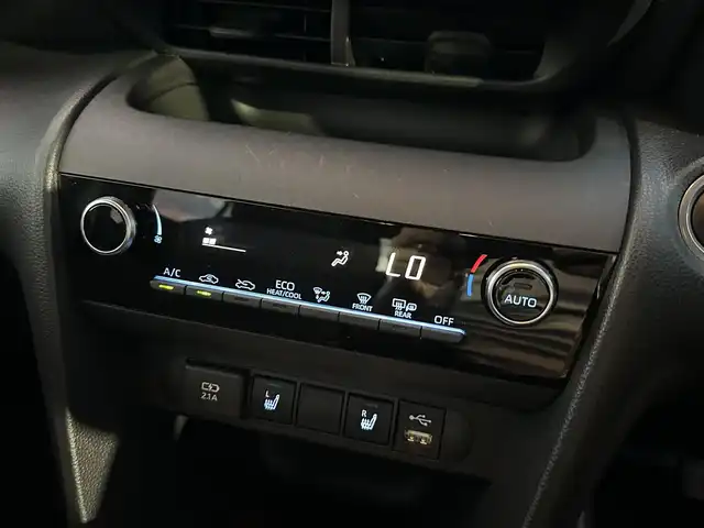 トヨタ ヤリスクロス G 熊本県 2020(令2)年 2.8万km ホワイトパールクリスタルシャイン モデリスタエアロ/純正8インチナビ/（Bluetooth/USB/Miracast）/追従クルーズコントロール/ブラインドスポットモニター/パワーシート/シートヒーター/ステアリングヒーター/パワーバックドア/純正LEDヘッドライト/オートマチックハイビーム/純正１９AW/コーナーセンサー/ドライブレコーダー/スマートキー