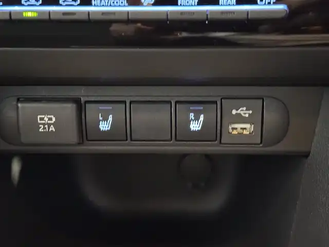 トヨタ ヤリスクロス G 熊本県 2020(令2)年 2.8万km ホワイトパールクリスタルシャイン モデリスタエアロ/純正8インチナビ/（Bluetooth/USB/Miracast）/追従クルーズコントロール/ブラインドスポットモニター/パワーシート/シートヒーター/ステアリングヒーター/パワーバックドア/純正LEDヘッドライト/オートマチックハイビーム/純正１９AW/コーナーセンサー/ドライブレコーダー/スマートキー