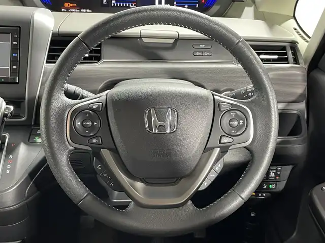 ホンダ フリード G ホンダセンシング 大阪府 2022(令4)年 1.5万km プラチナホワイトパール 純正ナビ バックカメラ ハーフレザー シートヒーター レーダークルコン 衝突軽減ブレーキ レーンアシスト 両側パワースライドドア オートライト アイドリングストップ ETC