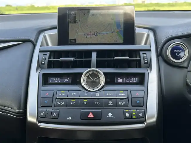 レクサス ＮＸ 300h バージョンL 佐賀県 2016(平28)年 7.9万km グラファイトブラックガラスフレーク ムーンルーフ/茶革シート/純正メモリーナビゲーション/・フルセグTV/CD/DVD/USB/Bluetooth/パノラミックビューモニター/ビルトインETC2.0/パワーバックドア/電子パーキングブレーキ/・AUTO HOLD機能/全席パワーシート(D席メモリー機能付)/DN席シートヒーター/シートベンチレーション/ISOFIX対応/パドルシフト/革巻きステアリング/ステアリングヒーター/ステリングリモコン/純正18インチアルミホイール/純正三眼LEDヘッドライト/純正LEDフォグランプ/純正フロアマット/取扱説明書/スペアキー１本/カードキー１枚/レーダークルーズコントロール/プリクラッシュセーフティ/ブラインドスポットモニター/クリアランスソナー