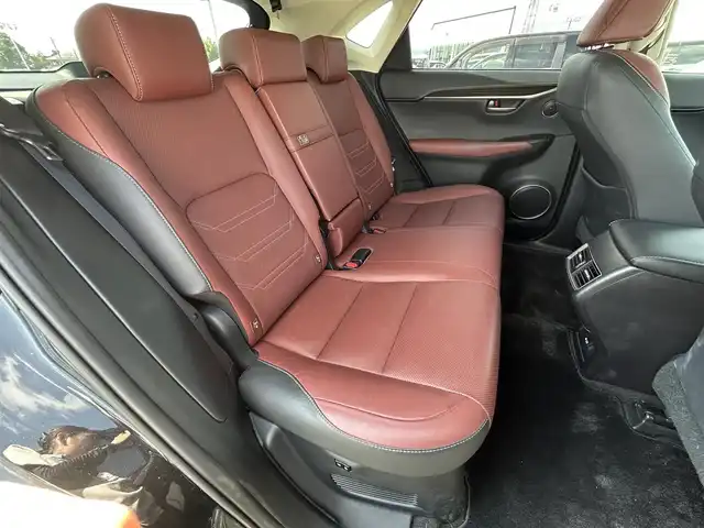 レクサス ＮＸ 300h バージョンL 佐賀県 2016(平28)年 7.9万km グラファイトブラックガラスフレーク ムーンルーフ/茶革シート/純正メモリーナビゲーション/・フルセグTV/CD/DVD/USB/Bluetooth/パノラミックビューモニター/ビルトインETC2.0/パワーバックドア/電子パーキングブレーキ/・AUTO HOLD機能/全席パワーシート(D席メモリー機能付)/DN席シートヒーター/シートベンチレーション/ISOFIX対応/パドルシフト/革巻きステアリング/ステアリングヒーター/ステリングリモコン/純正18インチアルミホイール/純正三眼LEDヘッドライト/純正LEDフォグランプ/純正フロアマット/取扱説明書/スペアキー１本/カードキー１枚/レーダークルーズコントロール/プリクラッシュセーフティ/ブラインドスポットモニター/クリアランスソナー