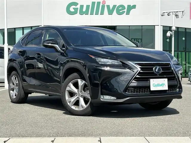 レクサス ＮＸ 300h バージョンL 佐賀県 2016(平28)年 7.9万km グラファイトブラックガラスフレーク ムーンルーフ/茶革シート/純正メモリーナビゲーション/・フルセグTV/CD/DVD/USB/Bluetooth/パノラミックビューモニター/ビルトインETC2.0/パワーバックドア/電子パーキングブレーキ/・AUTO HOLD機能/全席パワーシート(D席メモリー機能付)/DN席シートヒーター/シートベンチレーション/ISOFIX対応/パドルシフト/革巻きステアリング/ステアリングヒーター/ステリングリモコン/純正18インチアルミホイール/純正三眼LEDヘッドライト/純正LEDフォグランプ/純正フロアマット/取扱説明書/スペアキー１本/カードキー１枚/レーダークルーズコントロール/プリクラッシュセーフティ/ブラインドスポットモニター/クリアランスソナー