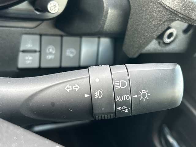 スズキ ジムニー XC 千葉県 2023(令5)年 1.1万km シフォンアイボリーM ディスプレイオーディオ　ＦＨ－８５００ＤＶＳ　ＢＴ　ＤＶＤ　バックカメラ　クルコン　ＥＴＣ　ドラレコ　シートヒーター　ＬＥＤライト　ＨＫＳマフラー　ホワイトレタ　Ｒ／Ｔタイヤ　４ＷＤ　ターボ　衝突軽減