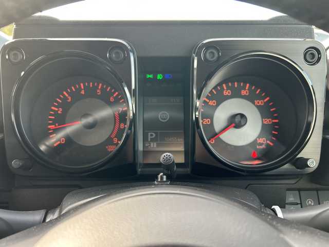 スズキ ジムニー XC 千葉県 2023(令5)年 1.1万km シフォンアイボリーM ディスプレイオーディオ　ＦＨ－８５００ＤＶＳ　ＢＴ　ＤＶＤ　バックカメラ　クルコン　ＥＴＣ　ドラレコ　シートヒーター　ＬＥＤライト　ＨＫＳマフラー　ホワイトレタ　Ｒ／Ｔタイヤ　４ＷＤ　ターボ　衝突軽減