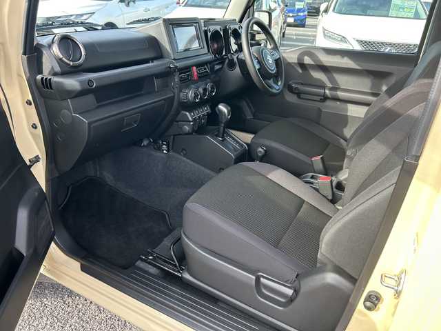 スズキ ジムニー XC 千葉県 2023(令5)年 1.1万km シフォンアイボリーM ディスプレイオーディオ　ＦＨ－８５００ＤＶＳ　ＢＴ　ＤＶＤ　バックカメラ　クルコン　ＥＴＣ　ドラレコ　シートヒーター　ＬＥＤライト　ＨＫＳマフラー　ホワイトレタ　Ｒ／Ｔタイヤ　４ＷＤ　ターボ　衝突軽減