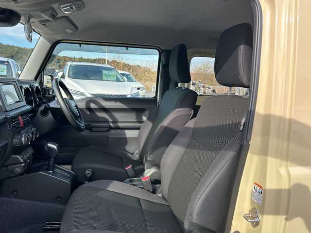 スズキ ジムニー XC 千葉県 2023(令5)年 1.1万km シフォンアイボリーM ディスプレイオーディオ　ＦＨ－８５００ＤＶＳ　ＢＴ　ＤＶＤ　バックカメラ　クルコン　ＥＴＣ　ドラレコ　シートヒーター　ＬＥＤライト　ＨＫＳマフラー　ホワイトレタ　Ｒ／Ｔタイヤ　４ＷＤ　ターボ　衝突軽減