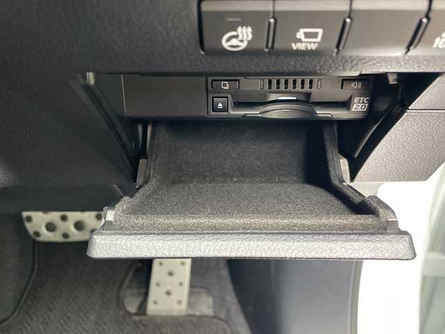 レクサス ＲＸ 450h Fスポーツ 広島県 2021(令3)年 3.7万km ホワイトノーヴァガラスフレーク 禁煙/ムーンルーフ/TRDエアロ（F/S/R）/レクサスセーフティ/・プリクラッシュセーフティ/・レーンディパーチャーアラート/・レーダークルーズコントロール/・オートマチックハイビーム/・先行車発進お知らせ/BSM/RCTA/HUD/クリアランスソナー/純正ナビ/・フルセグ/CD/DVD/Blu-ray/SD/REC/USB/AUX/スマホ連携/パノラミックビューモニター/革巻きステアリング/パドルシフト/ステアリングヒーター/オートライト/パワーバックドア/D/Nパワーシート/シートメモリー/全席シートヒーター/D/Nベンチレーション/LEDヘッドライト/フォグランプ/スマートキー/プッシュスタート/100V1500W電源/前後ドライブレコーダー（TZ-D205W）/ETC2.0