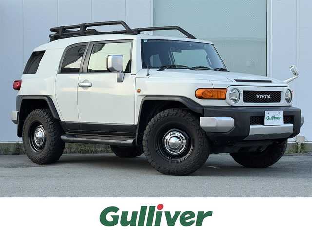 トヨタ ＦＪクルーザー 三重県 2016(平28)年 5.9万km ホワイト ガソリン/パートタイム4WD/フロア5AT/イクリプス 7インチ フューチャーリンクナビ AVN-Z05iW/（FM/AM/TV/Bluetooth/CD/DVD/SD/SDREC/USB/外部入力）/バックカメラ/ETC/安全/・バックソナー/・SRS 前席サイドエアバッグ＆前後席カーテンシールドエアバッグ/・EBD付ABS/装備/・【OP】アクティブトラクションコントロール［A-TRAC］/・【OP】ウインドシールドデアイサー/・【OP】サイドステップ/・【OP】クルーズコントロール/・マニュアルエアコン/・ステアリングスイッチ/・リヤフォグランプ/・チルトステアリング/・電動調整ドアミラー＆広角フェンダーミラー/・265/70R17 トーヨー・オープンカントリータイヤ ＆スチールホイール/・17インチスチールホイール（純正ハブキャップ付）あり/・リモコンキーx2、スペアメカキーx1、リモコンスターターx1/など