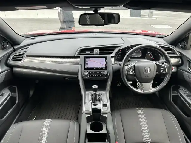ホンダ シビック ハッチバック ホンダセンシング 群馬県 2018(平30)年 4.8万km フレームレッド 6ＭＴ車/純正メモリーナビ/CD/DVD/FM/AM/Bluetooth/SD/iPod/USB/フルセグTV/バックカメラ/ホンダセンシング/・衝突軽減ブレーキ/・路外逸脱抑制機能/・車線維持支援システム/・先行車発進お知らせ機能/・標識認識機能/・アダプティブクルーズコントロール/ビルトインＥＴＣ/前席シートヒーター/電子パーキングブレーキ/ブレーキホールド/オートライト/8スピーカー/純正フロアマット/社外アルミ/スペアキー/取扱説明書/保証書