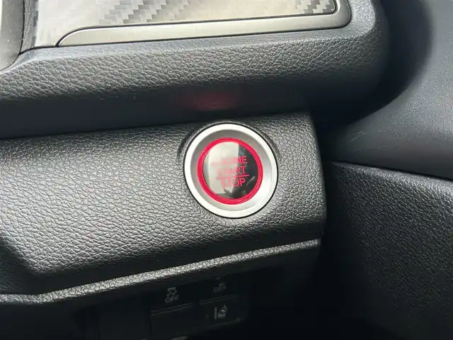 ホンダ シビック ハッチバック ホンダセンシング 群馬県 2018(平30)年 4.8万km フレームレッド 6ＭＴ車/純正メモリーナビ/CD/DVD/FM/AM/Bluetooth/SD/iPod/USB/フルセグTV/バックカメラ/ホンダセンシング/・衝突軽減ブレーキ/・路外逸脱抑制機能/・車線維持支援システム/・先行車発進お知らせ機能/・標識認識機能/・アダプティブクルーズコントロール/ビルトインＥＴＣ/前席シートヒーター/電子パーキングブレーキ/ブレーキホールド/オートライト/8スピーカー/純正フロアマット/社外アルミ/スペアキー/取扱説明書/保証書