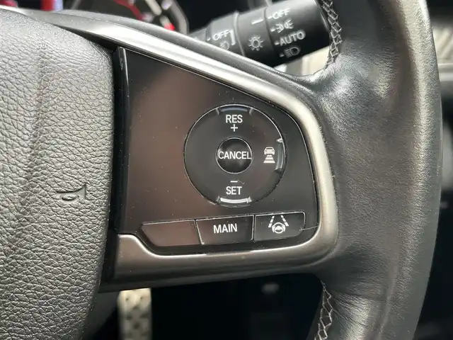 ホンダ シビック ハッチバック ホンダセンシング 群馬県 2018(平30)年 4.8万km フレームレッド 6ＭＴ車/純正メモリーナビ/CD/DVD/FM/AM/Bluetooth/SD/iPod/USB/フルセグTV/バックカメラ/ホンダセンシング/・衝突軽減ブレーキ/・路外逸脱抑制機能/・車線維持支援システム/・先行車発進お知らせ機能/・標識認識機能/・アダプティブクルーズコントロール/ビルトインＥＴＣ/前席シートヒーター/電子パーキングブレーキ/ブレーキホールド/オートライト/8スピーカー/純正フロアマット/社外アルミ/スペアキー/取扱説明書/保証書