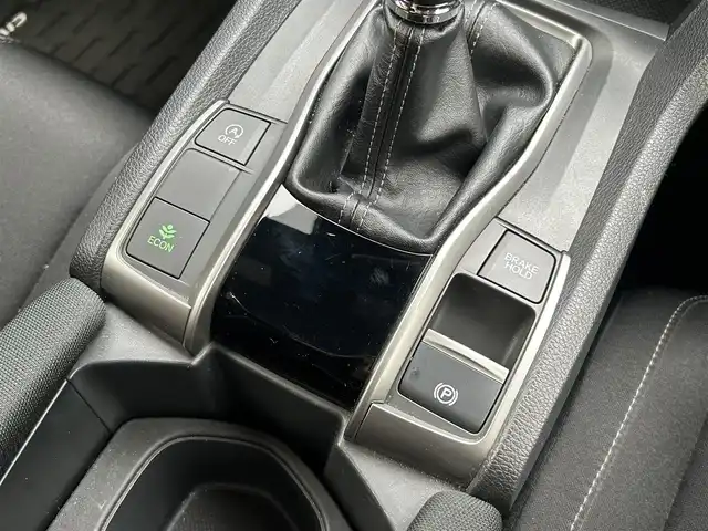 ホンダ シビック ハッチバック ホンダセンシング 群馬県 2018(平30)年 4.8万km フレームレッド 6ＭＴ車/純正メモリーナビ/CD/DVD/FM/AM/Bluetooth/SD/iPod/USB/フルセグTV/バックカメラ/ホンダセンシング/・衝突軽減ブレーキ/・路外逸脱抑制機能/・車線維持支援システム/・先行車発進お知らせ機能/・標識認識機能/・アダプティブクルーズコントロール/ビルトインＥＴＣ/前席シートヒーター/電子パーキングブレーキ/ブレーキホールド/オートライト/8スピーカー/純正フロアマット/社外アルミ/スペアキー/取扱説明書/保証書