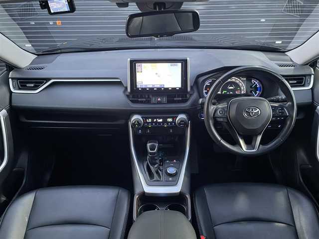 トヨタ ＲＡＶ４ ハイブリットG 三重県 2019(令1)年 4.4万km アティチュードブラックマイカ レーダークルーズコントロール/衝突軽減/レーンアシスト/純正ナビ(NSZT-Y68T)/バックカメラ/フルセグTV(走行中視聴可能)/Bluetooth/ブラックレザーシート/パワーシート/シートヒーター/ステアリングヒーター/ワイヤレス充電/前後ドライブレコーダー/純正フロアマット/ドアバイザー/純正18インチアルミホイール/LEDヘッドライト/オートライト/ルーフレール