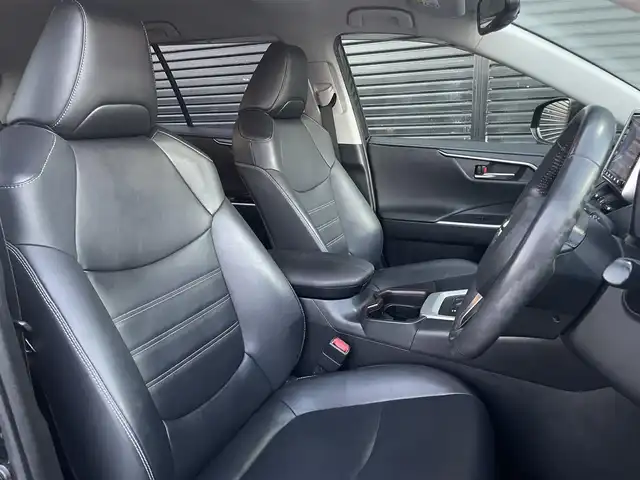 トヨタ ＲＡＶ４ ハイブリットG 三重県 2019(令1)年 4.4万km アティチュードブラックマイカ レーダークルーズコントロール/衝突軽減/レーンアシスト/純正ナビ(NSZT-Y68T)/バックカメラ/フルセグTV(走行中視聴可能)/Bluetooth/ブラックレザーシート/パワーシート/シートヒーター/ステアリングヒーター/ワイヤレス充電/前後ドライブレコーダー/純正フロアマット/ドアバイザー/純正18インチアルミホイール/LEDヘッドライト/オートライト/ルーフレール