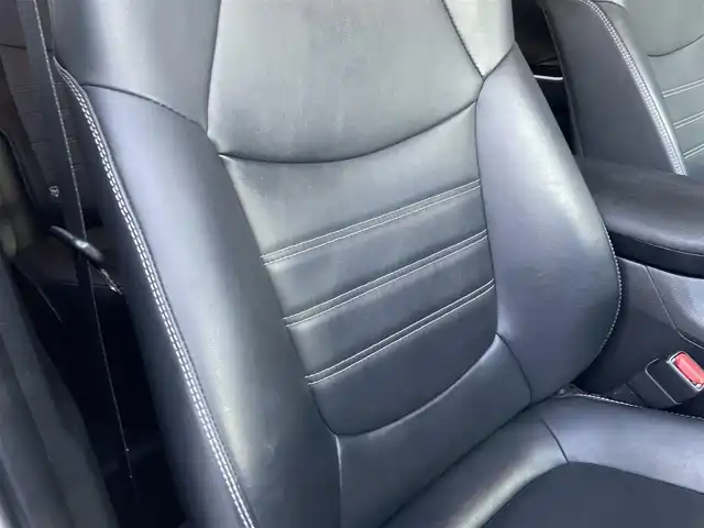 トヨタ ＲＡＶ４ ハイブリットG 三重県 2019(令1)年 4.4万km アティチュードブラックマイカ レーダークルーズコントロール/衝突軽減/レーンアシスト/純正ナビ(NSZT-Y68T)/バックカメラ/フルセグTV(走行中視聴可能)/Bluetooth/ブラックレザーシート/パワーシート/シートヒーター/ステアリングヒーター/ワイヤレス充電/前後ドライブレコーダー/純正フロアマット/ドアバイザー/純正18インチアルミホイール/LEDヘッドライト/オートライト/ルーフレール