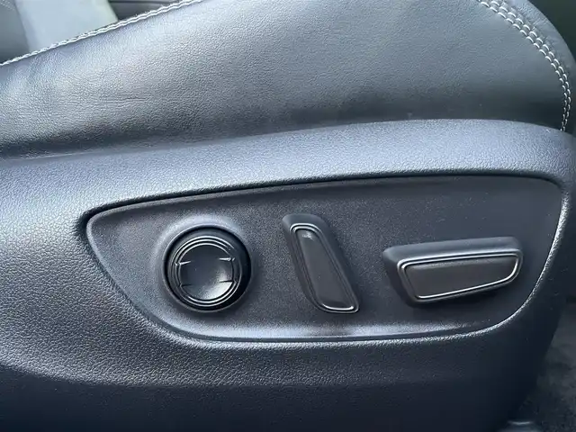 トヨタ ＲＡＶ４ ハイブリットG 三重県 2019(令1)年 4.4万km アティチュードブラックマイカ レーダークルーズコントロール/衝突軽減/レーンアシスト/純正ナビ(NSZT-Y68T)/バックカメラ/フルセグTV(走行中視聴可能)/Bluetooth/ブラックレザーシート/パワーシート/シートヒーター/ステアリングヒーター/ワイヤレス充電/前後ドライブレコーダー/純正フロアマット/ドアバイザー/純正18インチアルミホイール/LEDヘッドライト/オートライト/ルーフレール