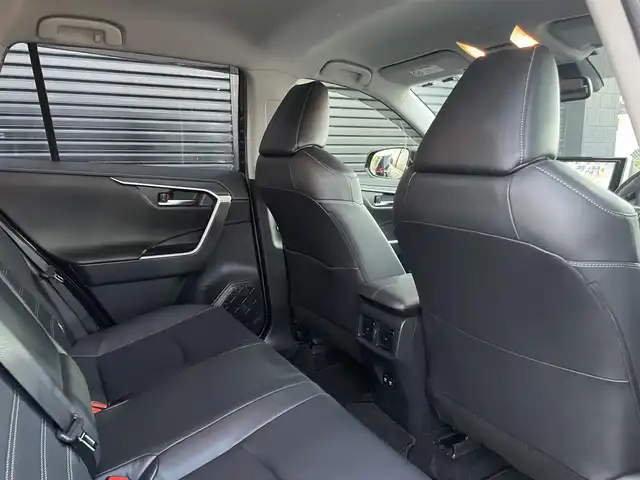 トヨタ ＲＡＶ４ ハイブリットG 三重県 2019(令1)年 4.4万km アティチュードブラックマイカ レーダークルーズコントロール/衝突軽減/レーンアシスト/純正ナビ(NSZT-Y68T)/バックカメラ/フルセグTV(走行中視聴可能)/Bluetooth/ブラックレザーシート/パワーシート/シートヒーター/ステアリングヒーター/ワイヤレス充電/前後ドライブレコーダー/純正フロアマット/ドアバイザー/純正18インチアルミホイール/LEDヘッドライト/オートライト/ルーフレール