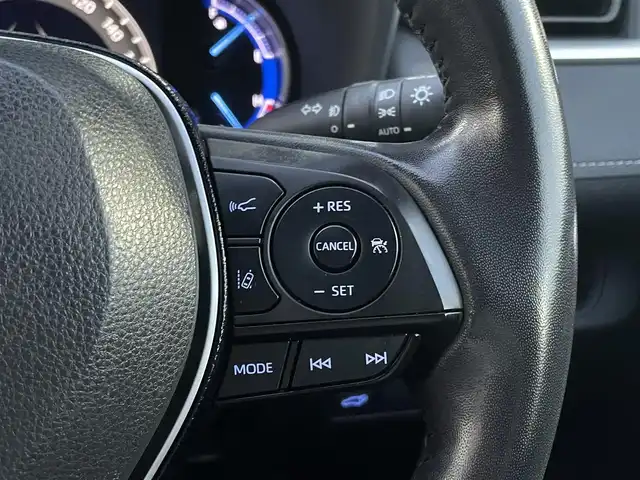 トヨタ ＲＡＶ４ ハイブリットG 三重県 2019(令1)年 4.4万km アティチュードブラックマイカ レーダークルーズコントロール/衝突軽減/レーンアシスト/純正ナビ(NSZT-Y68T)/バックカメラ/フルセグTV(走行中視聴可能)/Bluetooth/ブラックレザーシート/パワーシート/シートヒーター/ステアリングヒーター/ワイヤレス充電/前後ドライブレコーダー/純正フロアマット/ドアバイザー/純正18インチアルミホイール/LEDヘッドライト/オートライト/ルーフレール