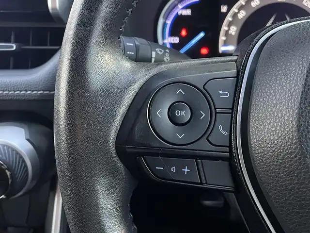 トヨタ ＲＡＶ４ ハイブリットG 三重県 2019(令1)年 4.4万km アティチュードブラックマイカ レーダークルーズコントロール/衝突軽減/レーンアシスト/純正ナビ(NSZT-Y68T)/バックカメラ/フルセグTV(走行中視聴可能)/Bluetooth/ブラックレザーシート/パワーシート/シートヒーター/ステアリングヒーター/ワイヤレス充電/前後ドライブレコーダー/純正フロアマット/ドアバイザー/純正18インチアルミホイール/LEDヘッドライト/オートライト/ルーフレール