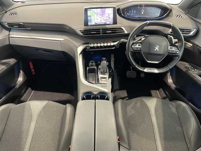 プジョー ３００８ アリュール 熊本県 2021(令3)年 4.5万km パールⅡ ・スマートキー/・プッシュスタート/・アクティブセーフティブレーキ/・疲労検知/・ディレクショナルヘッドライト/・インテリジェントハイビーム/・レーンキープアシスト/・パーキングセンサー/・ブラインドスポットモニター/・クルーズコントロール(追従式)/・ハーフレザーシート/・純正メモリナビ/　【Bluetooth・USB・AppleCarPlay・AndroidAuto】/・フルセグTV/・バックカメラ/・左サイドカメラ/・ETC/・パワーバックドア/・LEDヘッドランプ/・LEDフォグランプ/・純正マット/・保証書/取説