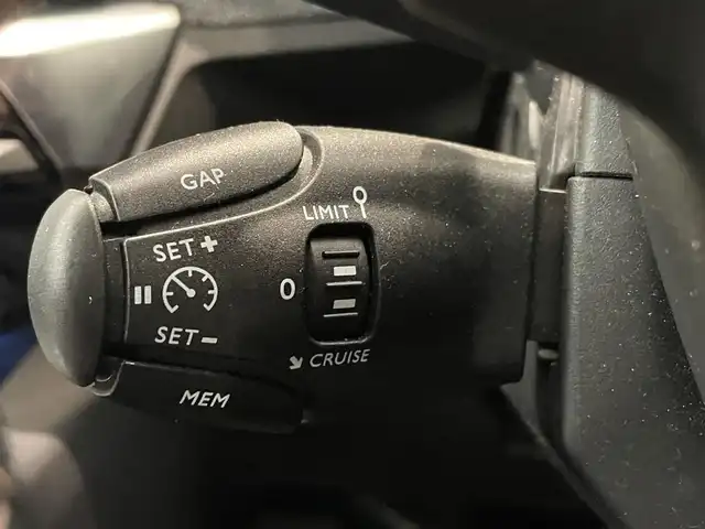 プジョー ３００８ アリュール 熊本県 2021(令3)年 4.5万km パールⅡ ・スマートキー/・プッシュスタート/・アクティブセーフティブレーキ/・疲労検知/・ディレクショナルヘッドライト/・インテリジェントハイビーム/・レーンキープアシスト/・パーキングセンサー/・ブラインドスポットモニター/・クルーズコントロール(追従式)/・ハーフレザーシート/・純正メモリナビ/　【Bluetooth・USB・AppleCarPlay・AndroidAuto】/・フルセグTV/・バックカメラ/・左サイドカメラ/・ETC/・パワーバックドア/・LEDヘッドランプ/・LEDフォグランプ/・純正マット/・保証書/取説