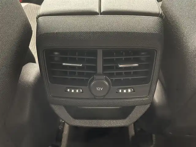 プジョー ３００８ アリュール 熊本県 2021(令3)年 4.5万km パールⅡ ・スマートキー/・プッシュスタート/・アクティブセーフティブレーキ/・疲労検知/・ディレクショナルヘッドライト/・インテリジェントハイビーム/・レーンキープアシスト/・パーキングセンサー/・ブラインドスポットモニター/・クルーズコントロール(追従式)/・ハーフレザーシート/・純正メモリナビ/　【Bluetooth・USB・AppleCarPlay・AndroidAuto】/・フルセグTV/・バックカメラ/・左サイドカメラ/・ETC/・パワーバックドア/・LEDヘッドランプ/・LEDフォグランプ/・純正マット/・保証書/取説