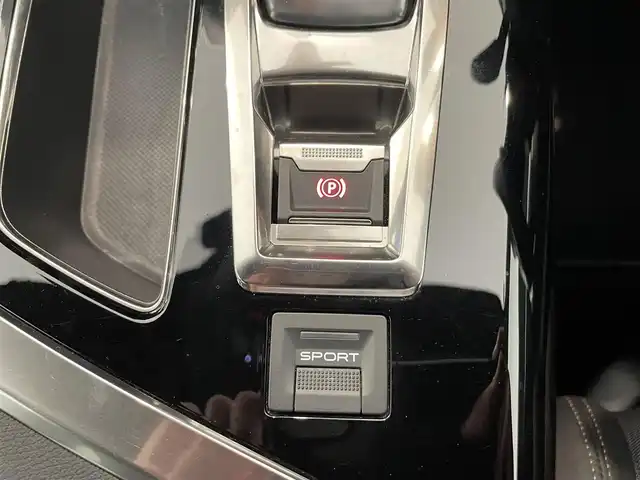 プジョー ３００８ アリュール 熊本県 2021(令3)年 4.5万km パールⅡ ・スマートキー/・プッシュスタート/・アクティブセーフティブレーキ/・疲労検知/・ディレクショナルヘッドライト/・インテリジェントハイビーム/・レーンキープアシスト/・パーキングセンサー/・ブラインドスポットモニター/・クルーズコントロール(追従式)/・ハーフレザーシート/・純正メモリナビ/　【Bluetooth・USB・AppleCarPlay・AndroidAuto】/・フルセグTV/・バックカメラ/・左サイドカメラ/・ETC/・パワーバックドア/・LEDヘッドランプ/・LEDフォグランプ/・純正マット/・保証書/取説