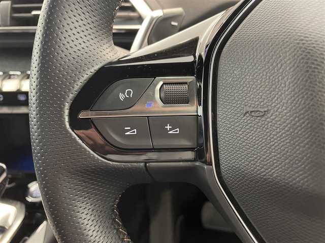 プジョー ３００８ GTライン 熊本県 2021(令3)年 4.5万km パールⅡ ・スマートキー/・プッシュスタート/・アクティブセーフティブレーキ/・疲労検知/・ディレクショナルヘッドライト/・インテリジェントハイビーム/・レーンキープアシスト/・パーキングセンサー/・ブラインドスポットモニター/・クルーズコントロール(追従式)/・ハーフレザーシート/・純正メモリナビ/　【Bluetooth・USB・AppleCarPlay・AndroidAuto】/・フルセグTV/・バックカメラ/・左サイドカメラ/・ETC/・パワーバックドア/・LEDヘッドランプ/・LEDフォグランプ/・純正マット/・保証書/取説
