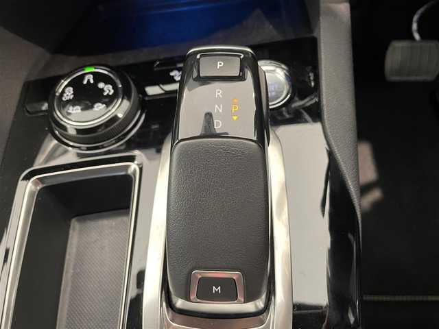 プジョー ３００８ GTライン 熊本県 2021(令3)年 4.5万km パールⅡ ・スマートキー/・プッシュスタート/・アクティブセーフティブレーキ/・疲労検知/・ディレクショナルヘッドライト/・インテリジェントハイビーム/・レーンキープアシスト/・パーキングセンサー/・ブラインドスポットモニター/・クルーズコントロール(追従式)/・ハーフレザーシート/・純正メモリナビ/　【Bluetooth・USB・AppleCarPlay・AndroidAuto】/・フルセグTV/・バックカメラ/・左サイドカメラ/・ETC/・パワーバックドア/・LEDヘッドランプ/・LEDフォグランプ/・純正マット/・保証書/取説