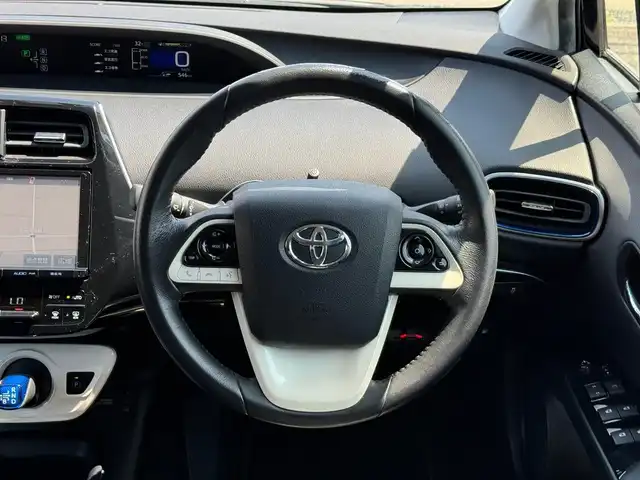 トヨタ プリウス S ツーリングセレクション 滋賀県 2017(平29)年 7.6万km アティチュードブラックマイカ 純正9インチフルセグナビ/　フルセグ Bluetooth CD DVD SD/バックカメラ/ETC/快適温熱シート（黒）/シートヒーター/Bi-Beam LEDヘッドランプ/　（オートレベリング機能付）/　　LEDクリアランスランプ/LEDウィンカー/ダウンサス（純正サス積込）/社外17インチアルミ/純正フロアマット/純正ドアバイザー/スマートキー×2/プッシュスタート/