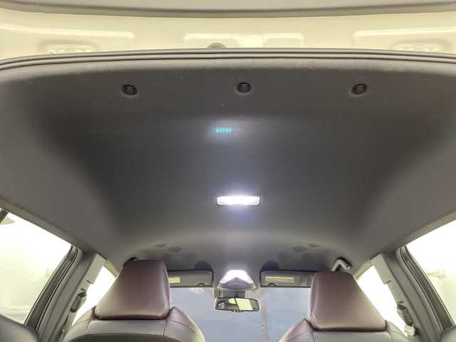 トヨタ Ｃ－ＨＲ G 岐阜県 2017(平29)年 3.4万km ホワイトパールクリスタルシャイン 社外ナビゲーション(AVIC-CW900)/CD DVD/SD/AM FM/USB/AUX/革巻きステアリング/ステアリングリモコン/LEDヘッドライト/オートライト/オートハイビーム/ハーフレザーシート/シートヒーター(D/N)席/ワイパーデアイサー/電動サイドブレーキ/オートホールド機能/トヨタセーフティセンス/レーンデパーチャーアラート（操舵支援あり）/ふらつき警報/プリクラッシュセーフティ/ブラインドスポットビューモニター/リアクロストラフィックアラート/横滑り防止装置