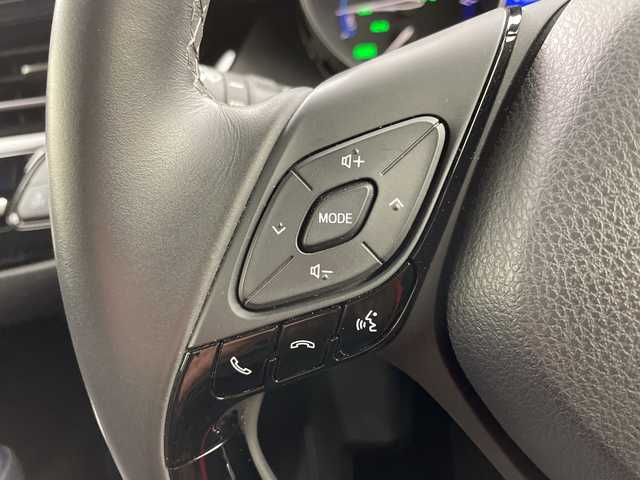 トヨタ Ｃ－ＨＲ G 岐阜県 2017(平29)年 3.4万km ホワイトパールクリスタルシャイン 社外ナビゲーション(AVIC-CW900)/CD DVD/SD/AM FM/USB/AUX/革巻きステアリング/ステアリングリモコン/LEDヘッドライト/オートライト/オートハイビーム/ハーフレザーシート/シートヒーター(D/N)席/ワイパーデアイサー/電動サイドブレーキ/オートホールド機能/トヨタセーフティセンス/レーンデパーチャーアラート（操舵支援あり）/ふらつき警報/プリクラッシュセーフティ/ブラインドスポットビューモニター/リアクロストラフィックアラート/横滑り防止装置