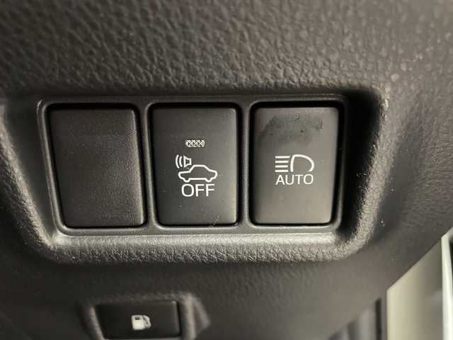 トヨタ Ｃ－ＨＲ G 岐阜県 2017(平29)年 3.4万km ホワイトパールクリスタルシャイン 社外ナビゲーション(AVIC-CW900)/CD DVD/SD/AM FM/USB/AUX/革巻きステアリング/ステアリングリモコン/LEDヘッドライト/オートライト/オートハイビーム/ハーフレザーシート/シートヒーター(D/N)席/ワイパーデアイサー/電動サイドブレーキ/オートホールド機能/トヨタセーフティセンス/レーンデパーチャーアラート（操舵支援あり）/ふらつき警報/プリクラッシュセーフティ/ブラインドスポットビューモニター/リアクロストラフィックアラート/横滑り防止装置