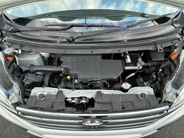 日産 デイズ ルークス ハイウェイスターターボ 栃木県 2015(平27)年 8万km ホワイトパール エマージェンシーブレーキ/純正SDナビ/・フルセグTV/・CD/DVD/BT/・SD/iPod/AUX/・AM.FM/アラウンドビューモニター/ETC/ドライブレコーダー/両側電動スライドドア/革巻きステアリング/ステアリングスイッチ/アイドリングストップ/スマートキー/プッシュスタート/HIDヘッドライト/フォグランプ/オートライト/純正15インチAW/純正フロアマット/純正ドアバイザー/横滑り防止システム/電動格納ウィンカーミラー