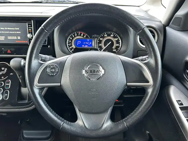 日産 デイズ ルークス ハイウェイスターターボ 栃木県 2015(平27)年 8万km ホワイトパール エマージェンシーブレーキ/純正SDナビ/・フルセグTV/・CD/DVD/BT/・SD/iPod/AUX/・AM.FM/アラウンドビューモニター/ETC/ドライブレコーダー/両側電動スライドドア/革巻きステアリング/ステアリングスイッチ/アイドリングストップ/スマートキー/プッシュスタート/HIDヘッドライト/フォグランプ/オートライト/純正15インチAW/純正フロアマット/純正ドアバイザー/横滑り防止システム/電動格納ウィンカーミラー