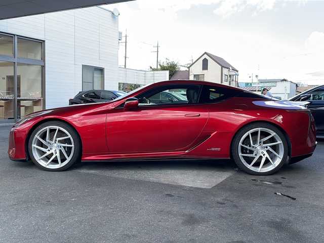 レクサス ＬＣ 500h Lパッケージ 京都府 2017(平29)年 4.2万km ラディアントレッドコントラストレイヤリング マークレビンソン /３眼LEDライト /レクサスセーフティシステム/レーダークルーズコントロール/オートマチックハイビーム/HUD /RCTA /LKA /AHB/BSM /クリアランスソナー /リアスポイラー /ブレーキホールド/黒革 /エアロ(F・S・R) /メモリーパワーシート  /パドルシフト /バックカメラ/メモリーパワーシート/シートヒーター＆ベンチレーター/Miracast/ドライブレコーダー（TZ-D001）/TT FORCED22インチAW