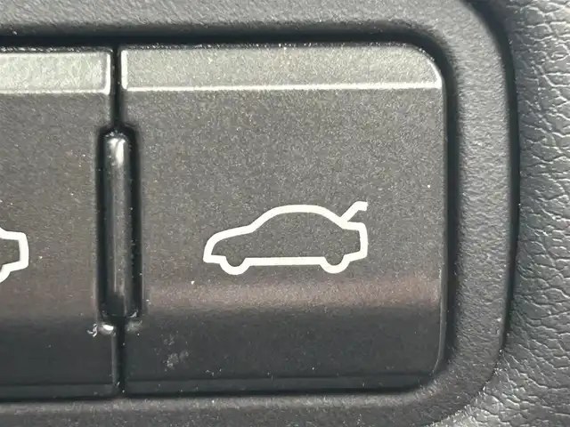 レクサス ＬＣ 500h Lパッケージ 岡山県 2017(平29)年 4.2万km ラディアントレッドコントラストレイヤリング 登録時走行距離41792km/TRDフルエアロ/サンルーフ/マークレビンソン/純正12.3インチナビ/フルセグTV(AM/FM/CD/DVD/Bluetooth)/バックカメラ/ビルトインETC2.0/ヘッドアップディスプレイ/レクサスセーフティシステム＋/・ブラインドスポットモニター/・プリクラッシュセーフティ/・レーントレーシングアシスト/・レーダークルーズコントロール/・オートマチックハイビーム/アイドリングストップ/D/N席シートヒーター/D/N席ベンチレーション/本革シート/純正フロアマット/22インチ社外AW