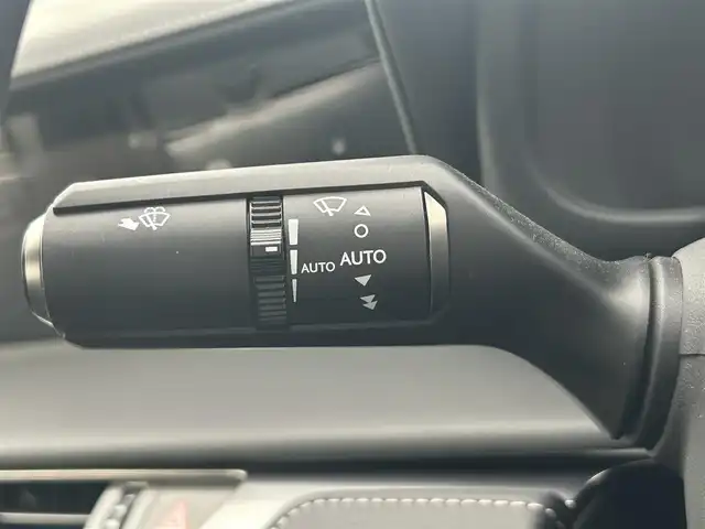 レクサス ＬＣ 500h Lパッケージ 岡山県 2017(平29)年 4.2万km ラディアントレッドコントラストレイヤリング 登録時走行距離41792km/TRDフルエアロ/サンルーフ/マークレビンソン/純正12.3インチナビ/フルセグTV(AM/FM/CD/DVD/Bluetooth)/バックカメラ/ビルトインETC2.0/ヘッドアップディスプレイ/レクサスセーフティシステム＋/・ブラインドスポットモニター/・プリクラッシュセーフティ/・レーントレーシングアシスト/・レーダークルーズコントロール/・オートマチックハイビーム/アイドリングストップ/D/N席シートヒーター/D/N席ベンチレーション/本革シート/純正フロアマット/22インチ社外AW