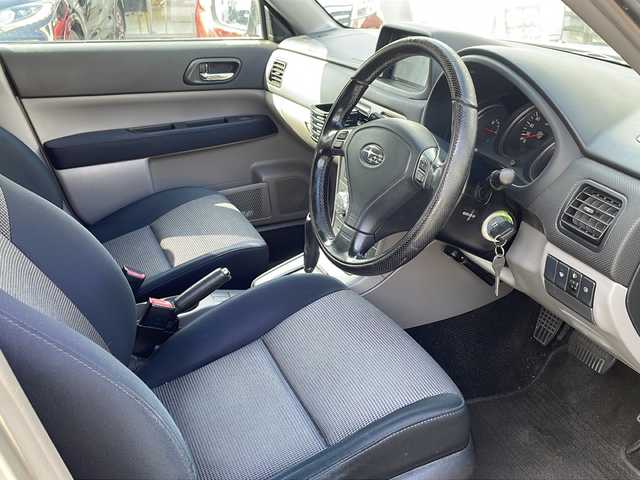 スバル フォレスター XS 福岡県 2005(平17)年 9.9万km クリスタルグレーメタリック 純正ナビ（ラジオ/BT/DVD）/運転席パワーシート/ETC/ルーフレール/ドアバイザー/純正フロアマット/純正17インチアルミホイール/オートエアコン/取扱説明書/保証書