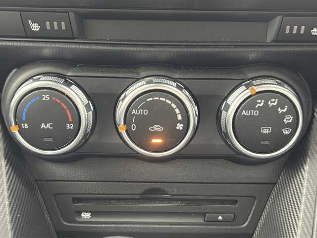 マツダ デミオ XD ブラックレザーリミテッド 大阪府 2016(平28)年 3.4万km ソウルレッドプレミアムメタリック 純正ナビ/・フルセグTV/・Bluetooth/・CD/DVD/ヘッドアップディスプレイ/クルーズコントロール/衝突軽減システム/バックカメラ/純正16インチアルミホイール/パドルシフト/ステアリンんぐスイッチ/ハーフレザーシート/シートヒーター