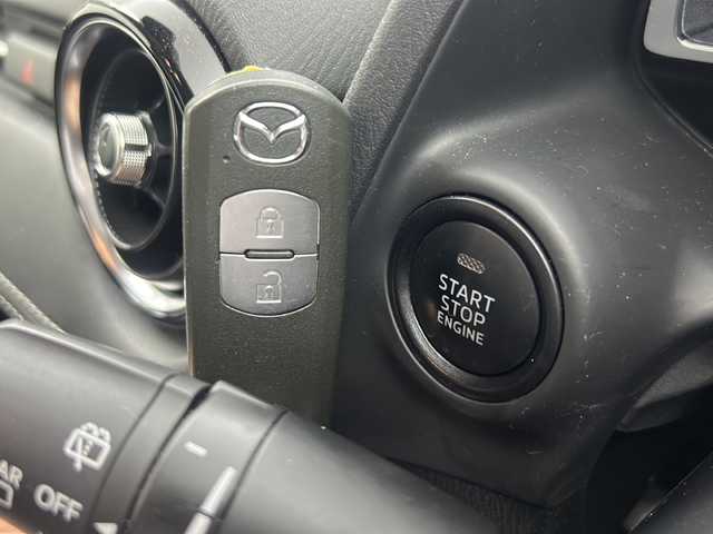 マツダ デミオ XD ブラックレザーリミテッド 大阪府 2016(平28)年 3.4万km ソウルレッドプレミアムメタリック 純正ナビ/・フルセグTV/・Bluetooth/・CD/DVD/ヘッドアップディスプレイ/クルーズコントロール/衝突軽減システム/バックカメラ/純正16インチアルミホイール/パドルシフト/ステアリンんぐスイッチ/ハーフレザーシート/シートヒーター