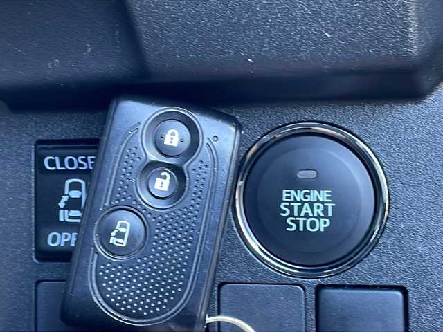 トヨタ ピクシスメガ L 福島県 2015(平27)年 6.1万km タングステングレーM 4WD 純正ナビ ワンセグTV Bluetooth 左側パワースライドドア シートヒーター オートライト HIDライト 横滑り防止 社外アルミホイール スマートキー フロアマット